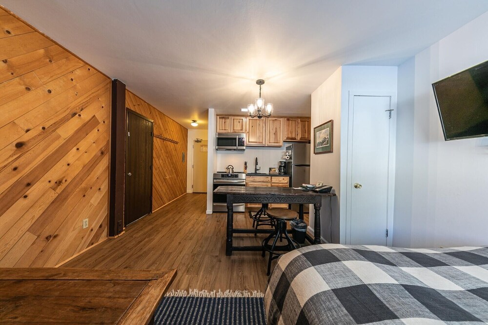 112 Bldg B 1 Bedroom Condo