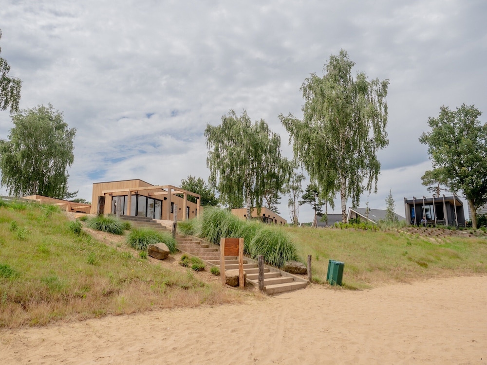Luxury Lodge With Beach View