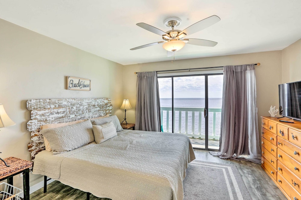 Waterfront Escape w/ Balcony on Shell Point Beach! view 4