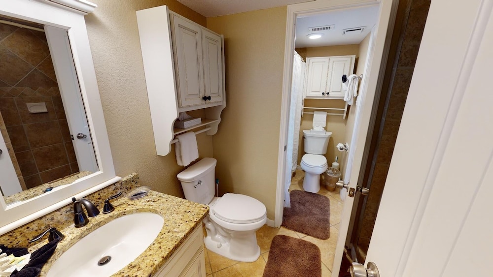 Seascape 2113 2 Bedroom Condo by RedAwning