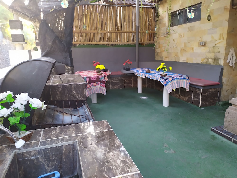 Twenty4Seven Bed & Breakfast - Hostel