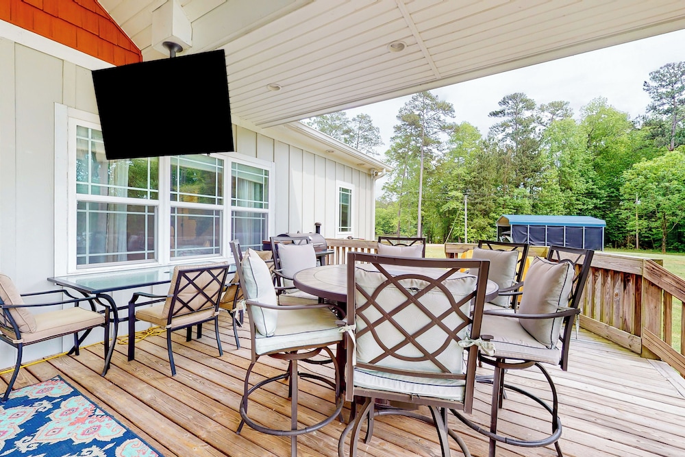 Large 3BR Lakefront Lake Murray Home w/ Dock