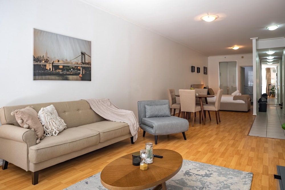 Stylish Studio With Pool & Gym in Heart of Sydney
