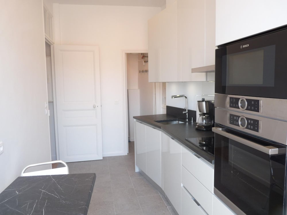 Two Bedrooms in the Center of Cannes 500 Meters From the Palais des Festival and the Croisette - 1934