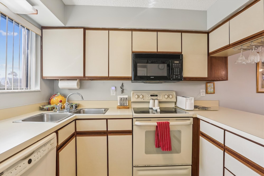 Hibiscus H104: Cozy Island Retreat With Comfort & Charm