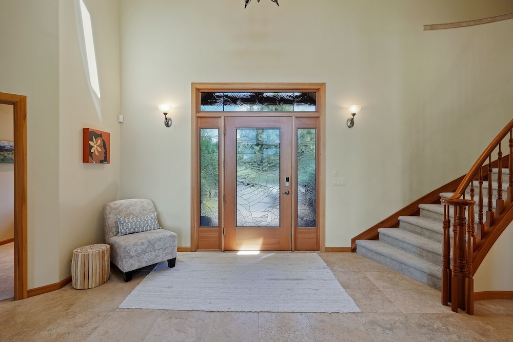 Family-Friendly Dara Oaks Home with Private Hot Tub and BBQ on the Deck by RedAwning