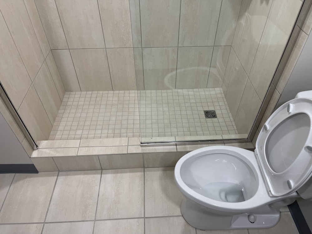 Bloomington Vacations - The Chateau Hotel and Conference Center - Property Image 105