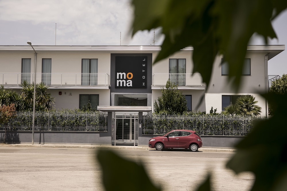 Hotel Moma Hotel - Image 1