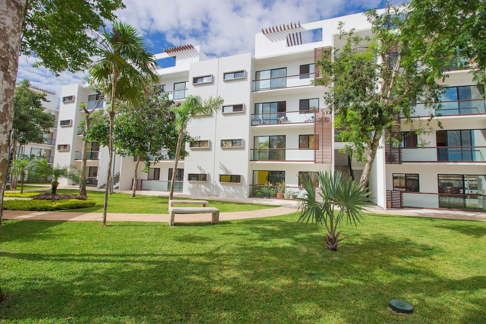 Breezy & Bright Full Apartment