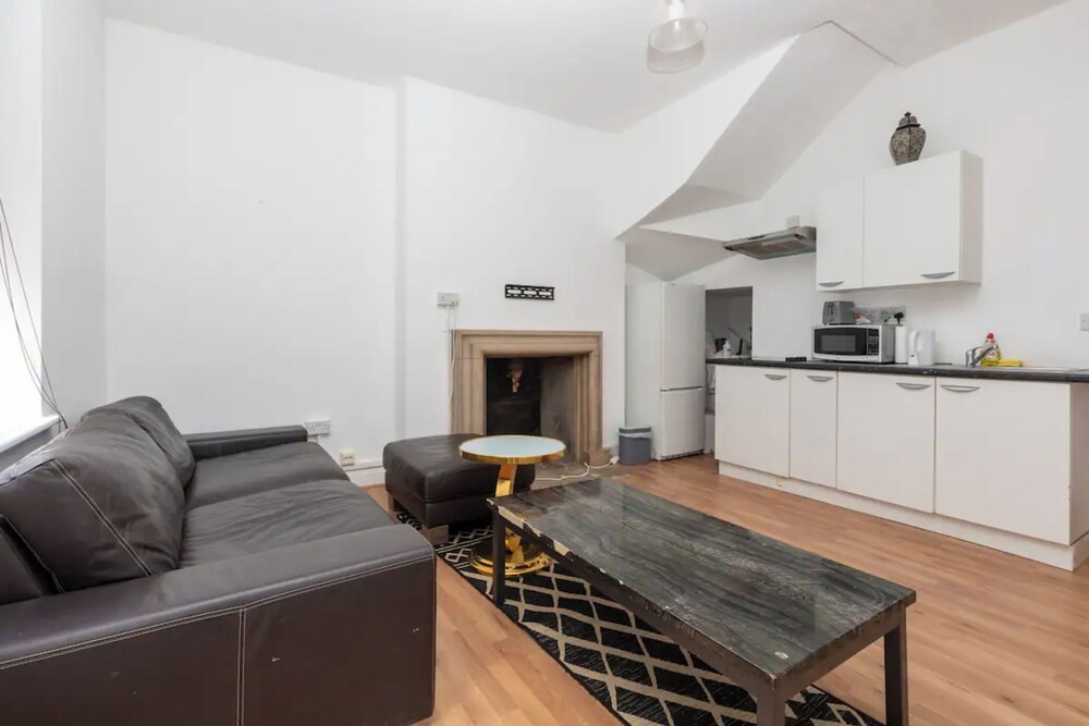 Spacious 1BD Flat 2 Mins to Hyde Park - Mayfair!