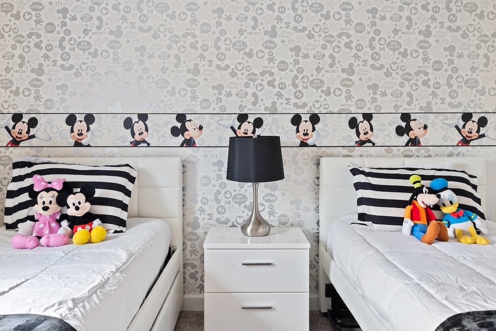 Themed Mickey Bedroom 4BR up to 8 People
