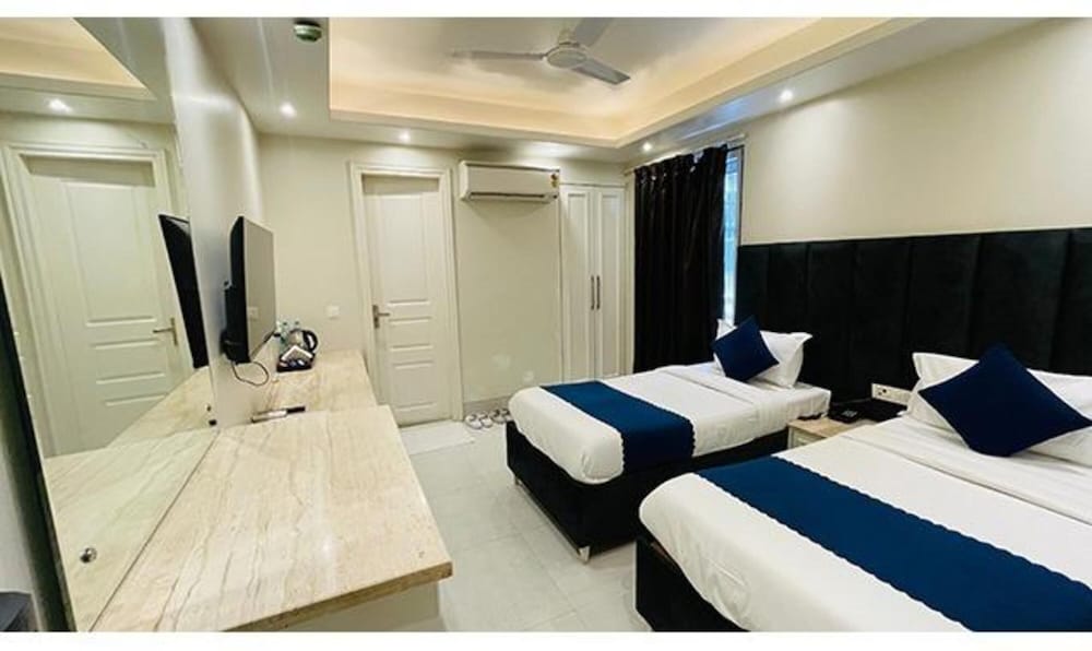 Fabhotel Lands Inn