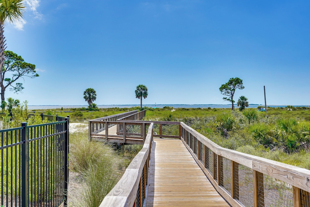 Steps to Ocean: Chic Home w/ Patio in Port St Joe!