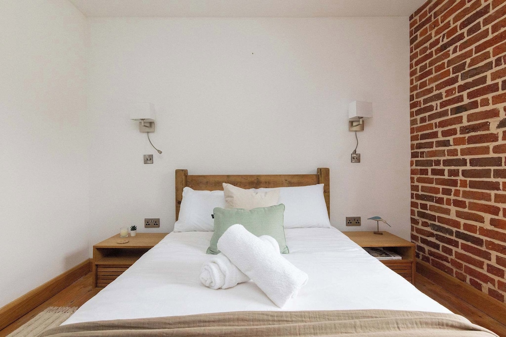 Spacious 4-bed Near City Sea