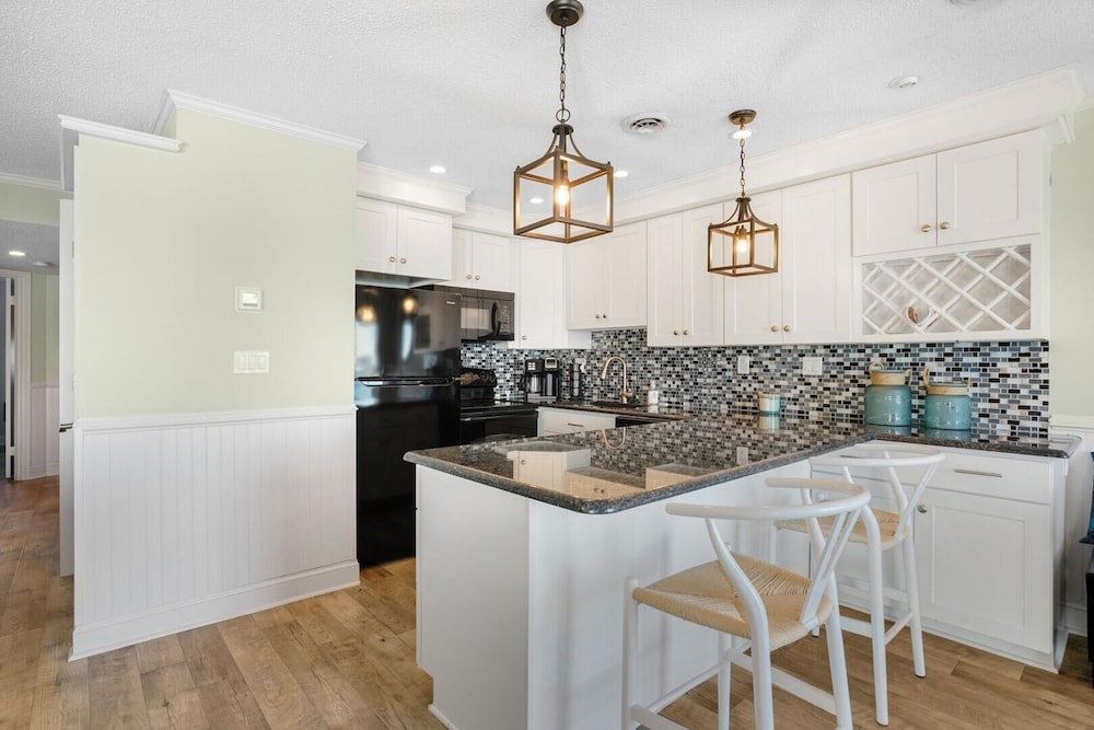 Harbour Island 402m 2 Bedroom Condo