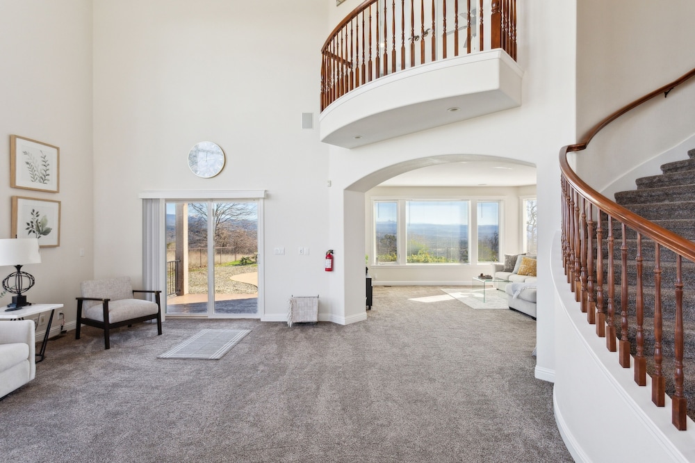 Stunning Mountain Retreat With Unmatched Views 5 Bedroom Estate