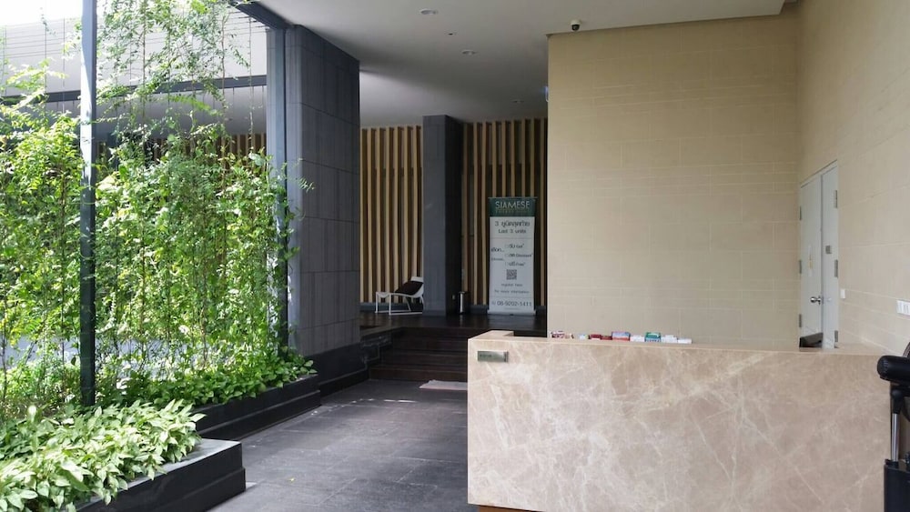 S39- 1 Bedroom Downtown Apt With Balcony and Pool