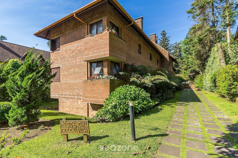 1-br Apartment w Fireplace in Gramado-rs Dva0103