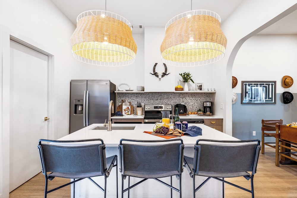 Sleeps 24, 2 Units Mins to Downtown Outrider by Avantstay