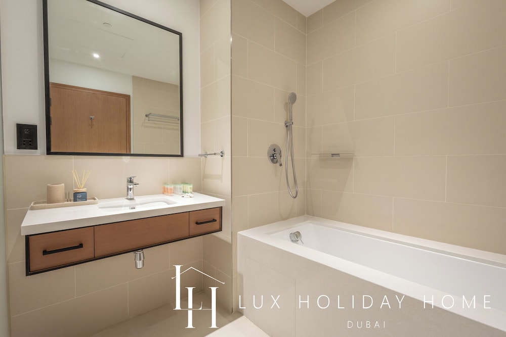 LUX The Vida Marina Residence