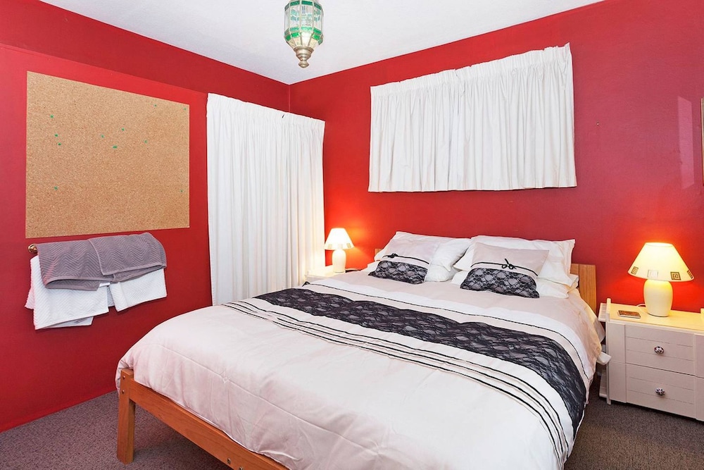 Central Christchurch Cottage view 4