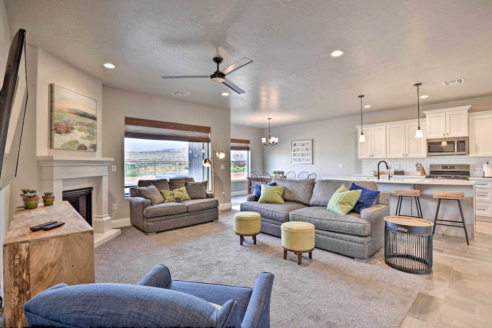 Newly Constructed Zion Village Townhome w/ Hot Tub