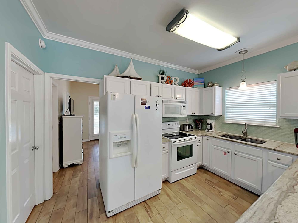 Ocean Breeze by Southern Vacation Rentals view 2