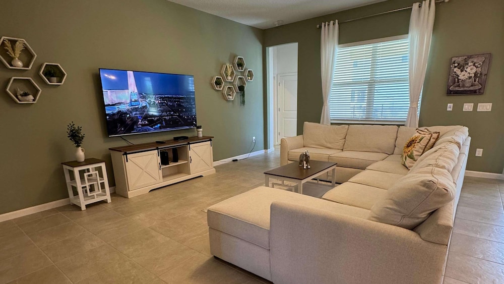 Family Friendly 12bd w Jacuzzi Veranda Palms 4401