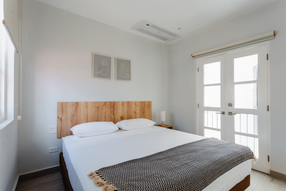 w Brilliant 2BR w Balcony in Panama