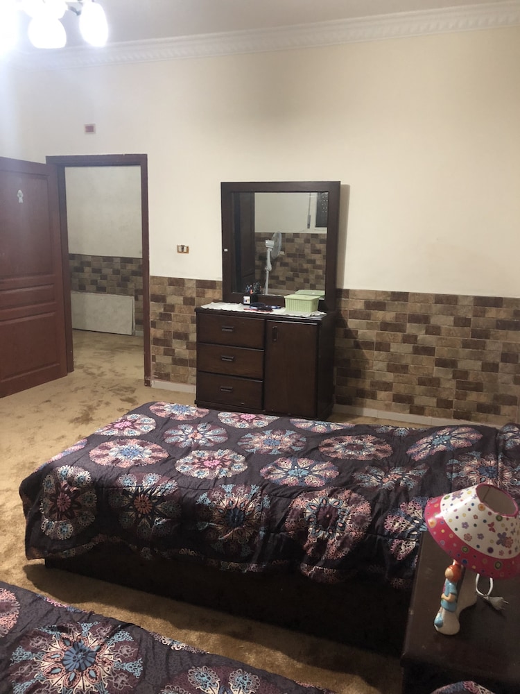Yasmeen Apartment