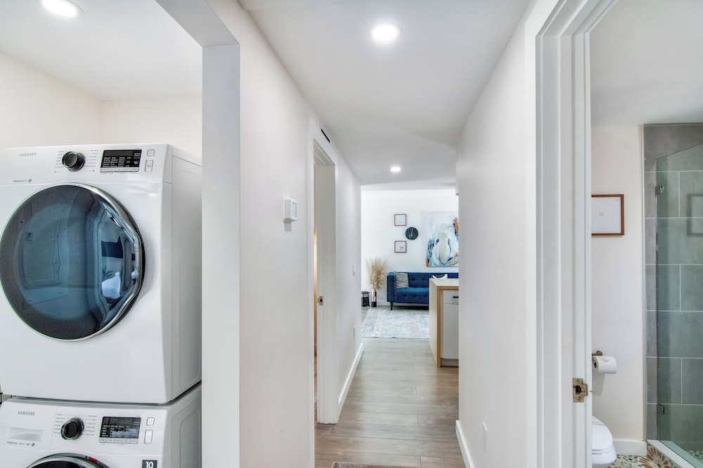 5BR Sleeps 14 w/ In-law Suite & Bbq!