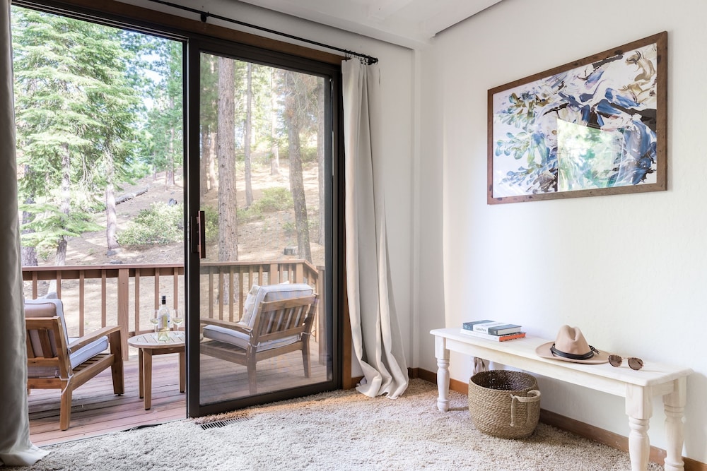 Wolfe by Avantstay 5mins Northstar w Hot Tub Fireplace 2 Private Decks