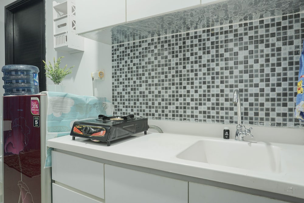 Luxurious 2BR Apartment at Belmont Residence view 3