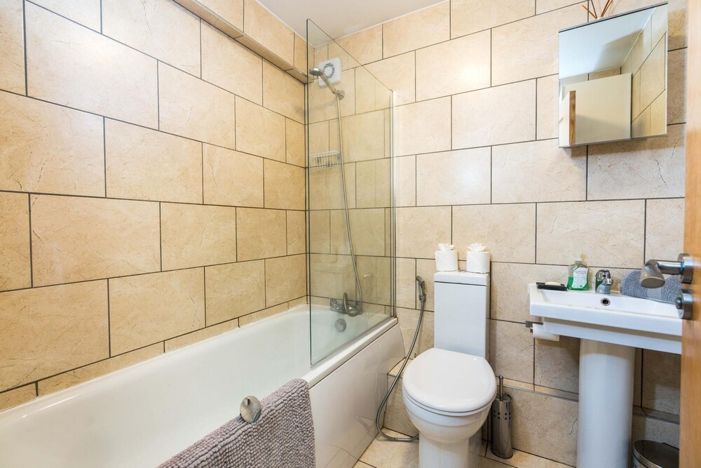 Luxury Islington Apartment with Balcony
