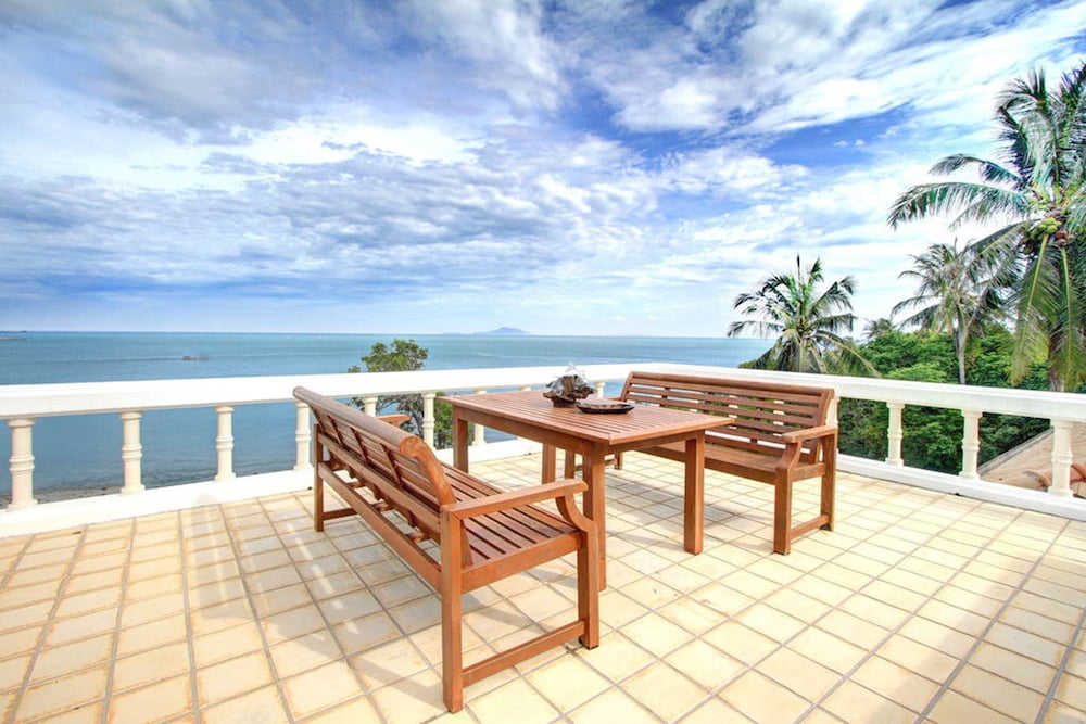 Baan Khunying – Secluded Phuket Beachfront Villa
