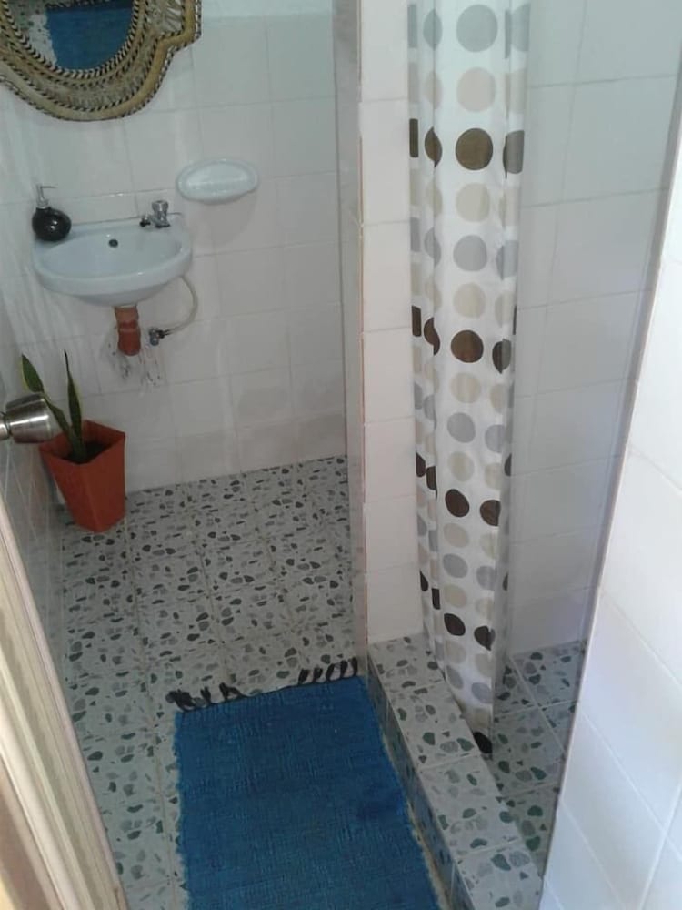 Chelle's Guest House and Backpackers - Hostel