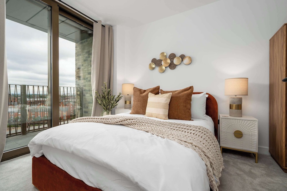 Cottonopolis Suite With 1 Bedrooms and 1 Bathrooms