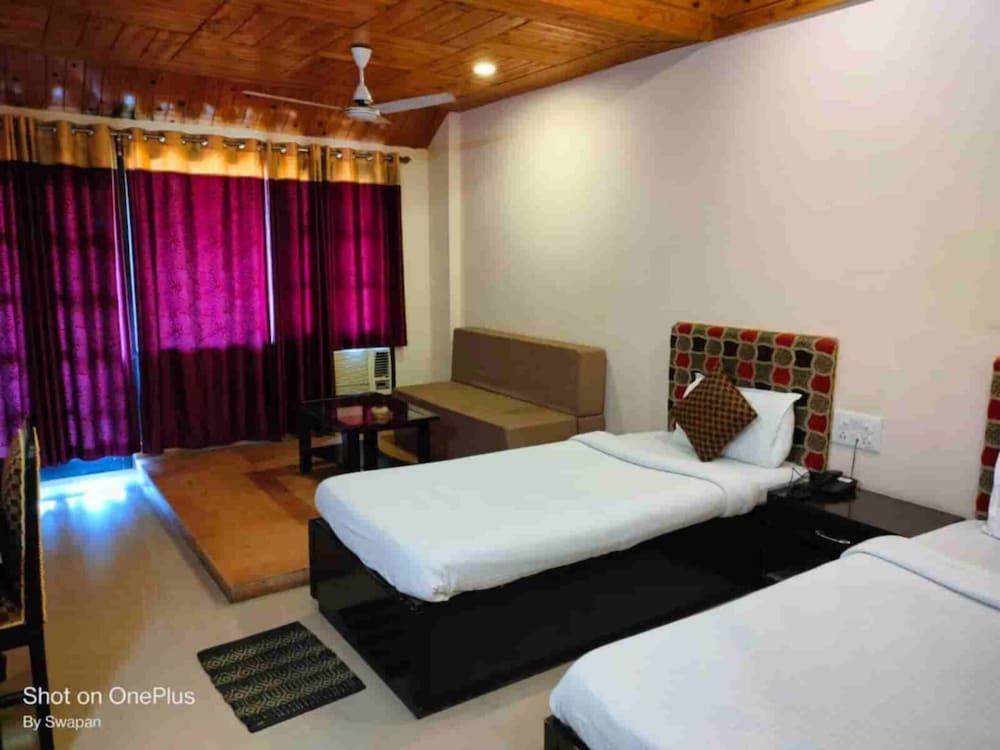 Goroomgo Hotel Dreamland Lataguri view 5