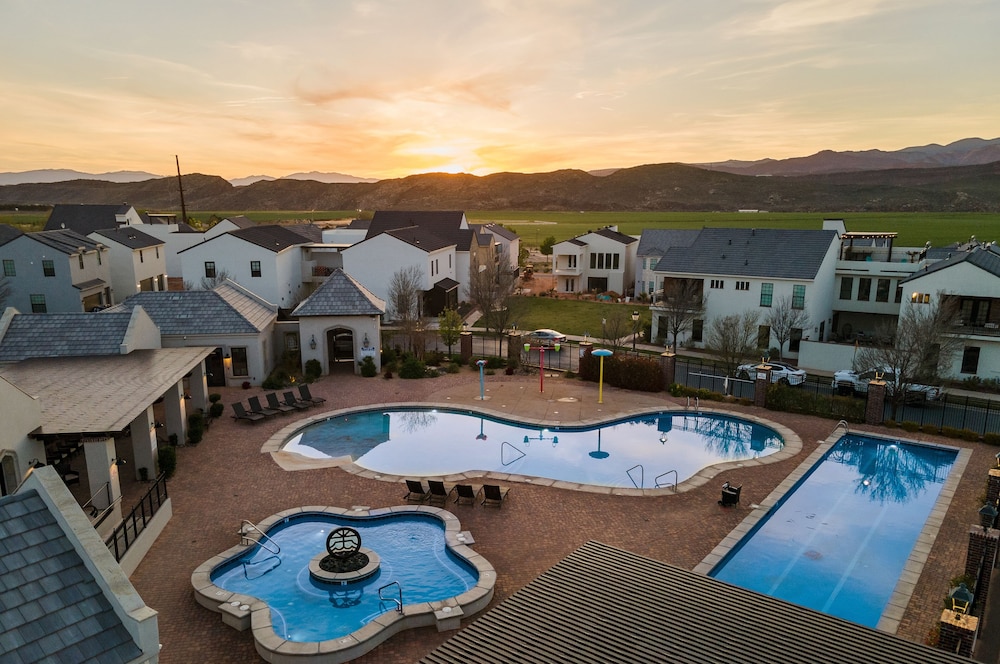 Twice Charmed 8 Bedroom Townhouse