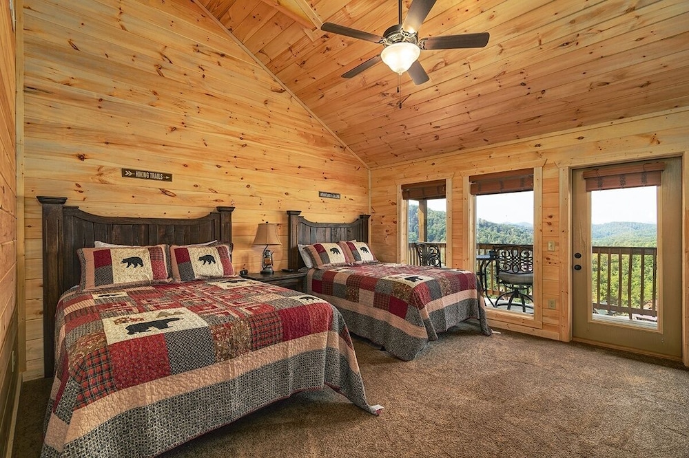 Awesome Mountain Sunsets - 5 Bedrooms, 5.5 Baths, Sleeps 16 5 Cabin by RedAwning view 5