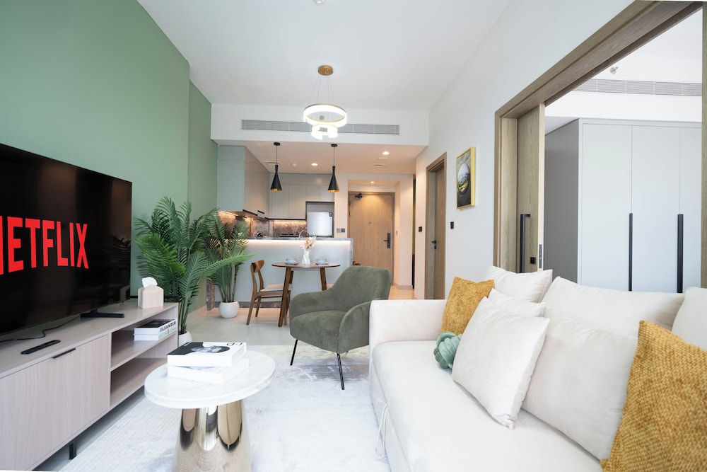KeyRock Golf Gate - Stylish Retreat