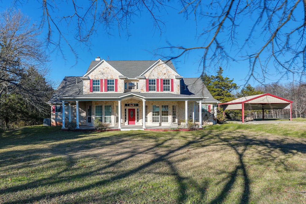 Serene 50-acre Nature Retreat Near Melissa & Anna
