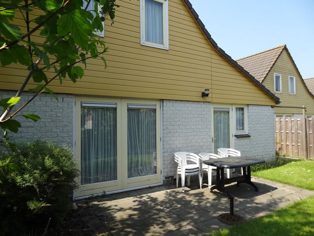 Cosy 8-person Holiday Home in Wemeldinge