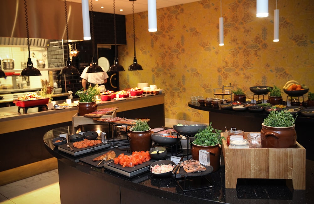 Bergen Vacations - Thon Hotel Rosenkrantz - Property Image 2