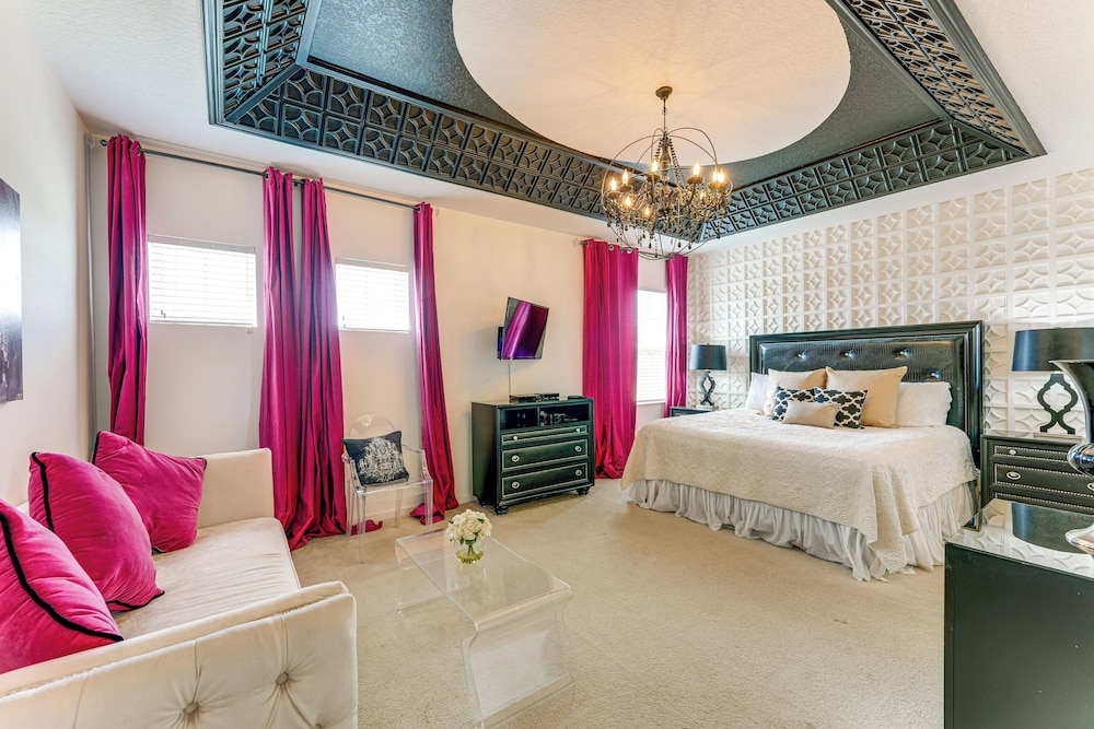 Themed Rooms, Pool & More! Custom Davenport Villa