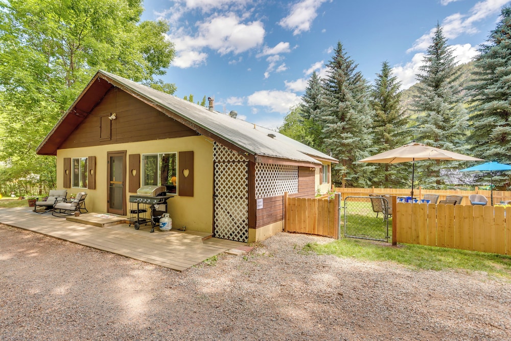 Hike On-site: Mountain-view Hideaway in Durango