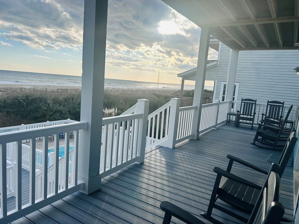 Sunny Times 4 Bedroom Home by RedAwning