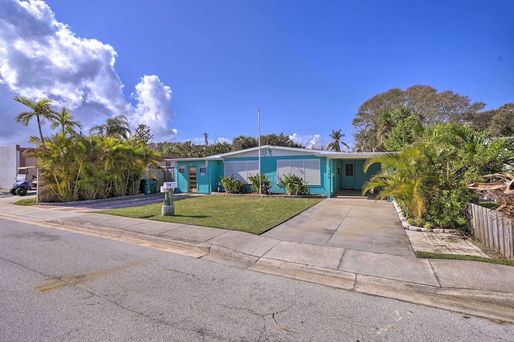 Cute & Cozy Florida Duplex: Walk to Beaches! view 4