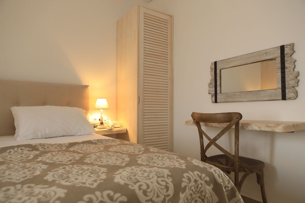 Theasis Luxury Suites photo 3