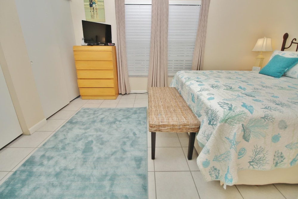 Colony Beach Club 109